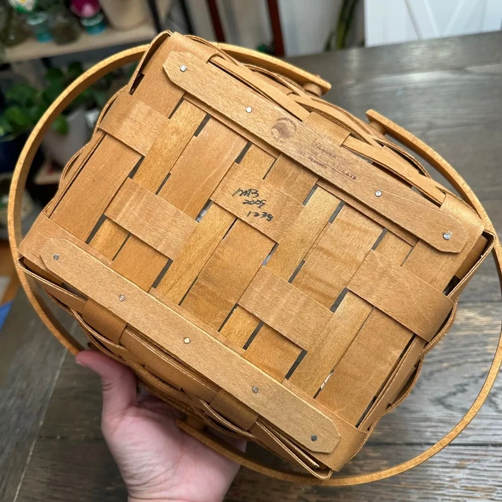 Longaberger Small Oval Muffin Basket woth Handles Tan — with Plastic Liner